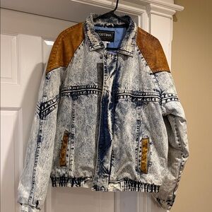 Vintage Cortina Acid Wash 1980s Denim Jacket with Shoulder Patch Accents. Large